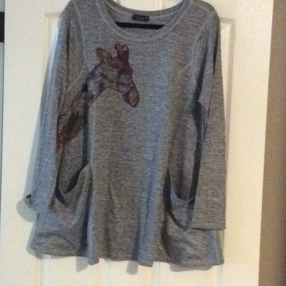 Inoah Giraffe long sleeve top with pockets